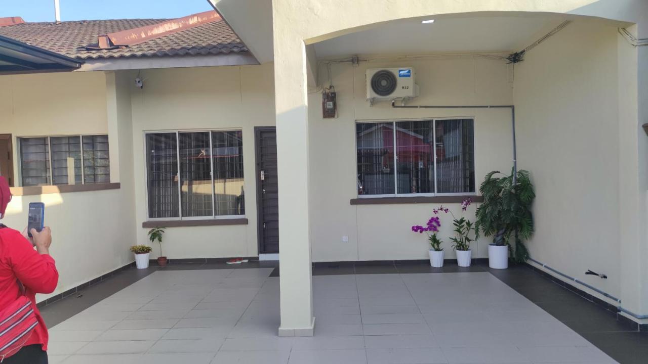 Home Stay Adams Pasir Gudang Exterior photo